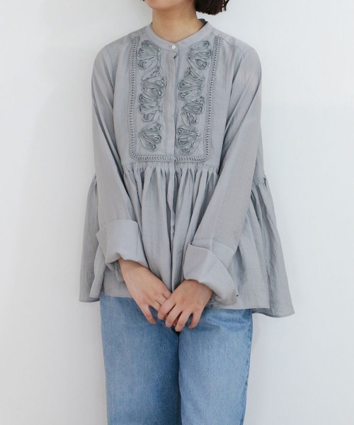 Marilyn Moon（マリリンムーン）の「code embroidery diamond tuck blouse（シャツ/ブラウス・レディース・オフホワイト/ネイビー/グレー/ブラック・FREE）」の14枚目の写真