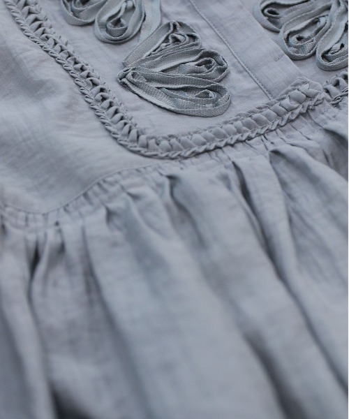 Marilyn Moon（マリリンムーン）の「code embroidery diamond tuck blouse（シャツ/ブラウス・レディース・オフホワイト/ネイビー/グレー/ブラック・FREE）」の19枚目の写真