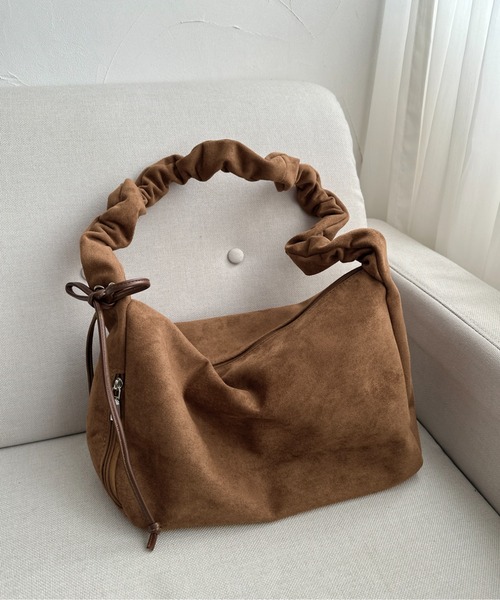 apres jour clair（アプレジュールクレア）の「【apres jour clair】クシュクシュショルダーバッグ（ハンドバッグ・レディース・ブラック/キャメル/ブラウン系その他・FREE）」の3枚目の写真