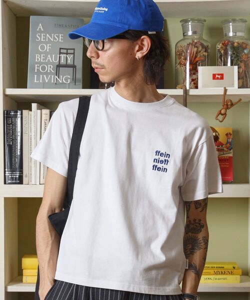 FFEIN(フェイン)の「【FFEIN(フェイン)】ワンポイント3段ロゴ刺繍ショート丈Tシャツ / クルーネック 半袖 ワンポイント シンプル 【短丈】(Tシャツ/カットソー・メンズ・ブラック/ダークグリーン/アッシュグレー/ホワイト/ネイビー/モカ・LARGE/MEDIUM/SMALL/X-LARGE)」の2枚目の写真