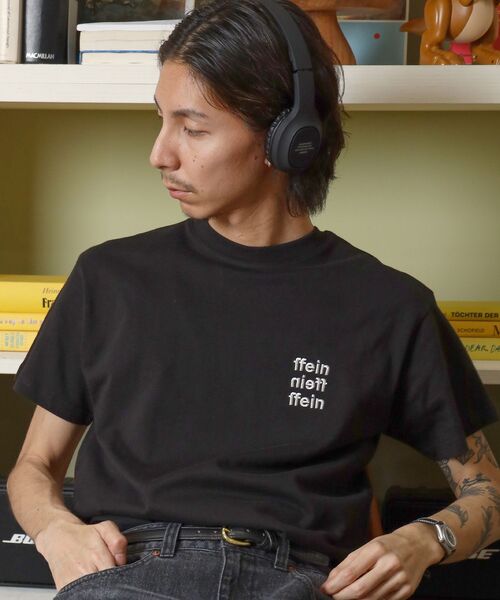 FFEIN(フェイン)の「【FFEIN(フェイン)】ワンポイント3段ロゴ刺繍ショート丈Tシャツ / クルーネック 半袖 ワンポイント シンプル 【短丈】(Tシャツ/カットソー・メンズ・ブラック/ダークグリーン/アッシュグレー/ホワイト/ネイビー/モカ・LARGE/MEDIUM/SMALL/X-LARGE)」の3枚目の写真