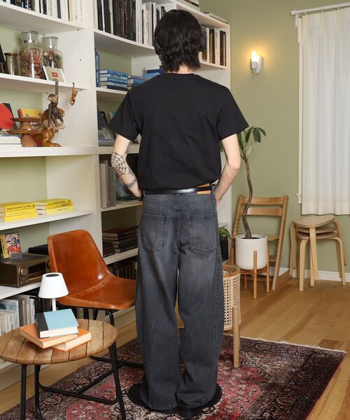 FFEIN(フェイン)の「【FFEIN(フェイン)】ワンポイント3段ロゴ刺繍ショート丈Tシャツ / クルーネック 半袖 ワンポイント シンプル 【短丈】(Tシャツ/カットソー・メンズ・ブラック/ダークグリーン/アッシュグレー/ホワイト/ネイビー/モカ・LARGE/MEDIUM/SMALL/X-LARGE)」の8枚目の写真