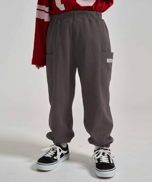 b・ROOM（ビールーム）の「【ともパン】【防汚・速乾】サイドポケットイージーパンツ（その他パンツ・キッズ・チャコール/キャメル/ブラック/ブルー系その他2/カーキ/ライトベージュ・120cm/100cm/140cm/90cm/130cm/110cm）」の3枚目の写真