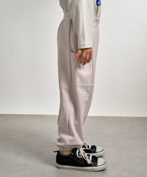 b・ROOM（ビールーム）の「【ともパン】【防汚・速乾】サイドポケットイージーパンツ（その他パンツ・キッズ・チャコール/キャメル/ブラック/ブルー系その他2/カーキ/ライトベージュ・120cm/100cm/140cm/90cm/130cm/110cm）」の22枚目の写真