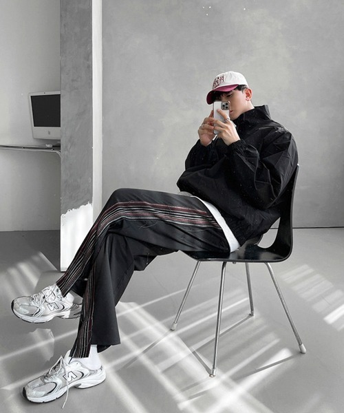 NOWLE（ノウル）の「【NOWLE】サイドライン ワイド ストレート イージーパンツ / レトロトラックパンツ（その他パンツ・メンズ・ブラック・LARGE/MEDIUM/X-LARGE）」の10枚目の写真