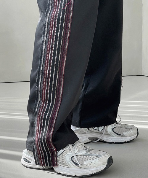 NOWLE（ノウル）の「【NOWLE】サイドライン ワイド ストレート イージーパンツ / レトロトラックパンツ（その他パンツ・メンズ・ブラック・LARGE/MEDIUM/X-LARGE）」の15枚目の写真