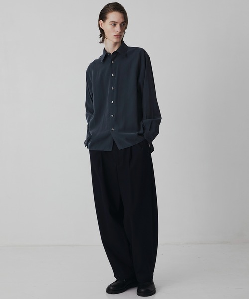 UNITED TOKYO（ユナイテッドトウキョウ）の「【WEB限定】フィブリルレーヨン リラックスシャツ |新作/防シワ/春服/インナー/速乾性/UVカット/限定商品/ウォッシャブル/イージーケア（シャツ/ブラウス・メンズ・オフホワイト/グレイッシュベージュ/ブラック/ライトブルーグレー・1/3/2）」の6枚目の写真