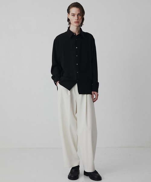 UNITED TOKYO（ユナイテッドトウキョウ）の「【WEB限定】フィブリルレーヨン リラックスシャツ |新作/防シワ/春服/インナー/速乾性/UVカット/限定商品/ウォッシャブル/イージーケア（シャツ/ブラウス・メンズ・オフホワイト/グレイッシュベージュ/ブラック/ライトブルーグレー・1/3/2）」の7枚目の写真