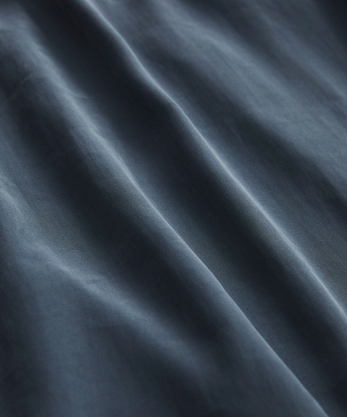 UNITED TOKYO（ユナイテッドトウキョウ）の「【WEB限定】フィブリルレーヨン リラックスシャツ |新作/防シワ/春服/インナー/速乾性/UVカット/限定商品/ウォッシャブル/イージーケア（シャツ/ブラウス・メンズ・オフホワイト/グレイッシュベージュ/ブラック/ライトブルーグレー・1/3/2）」の21枚目の写真