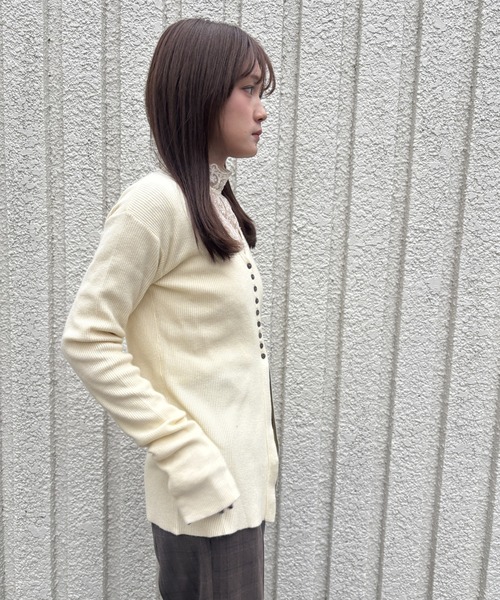 merrylatte(メリーラテ)の「V NECK CARDIGAN【IROHANI】(カーディガン/ボレロ・レディース・アイボリー・FREE)」の11枚目の写真