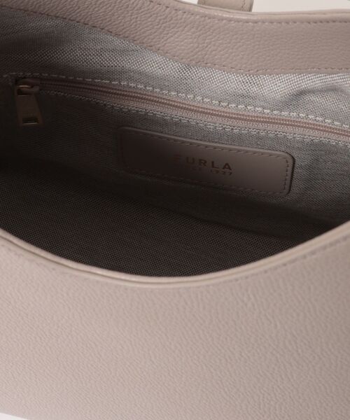 FURLA(フルラ)の「フルラ ゴッチャ (Furla Goccia) ショルダーバッグ S(ショルダーバッグ・レディース・グレイッシュベージュ/ブラック・ONE SIZE)」の14枚目の写真
