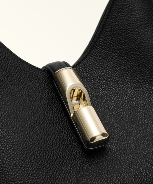FURLA(フルラ)の「フルラ ゴッチャ (Furla Goccia) ショルダーバッグ S(ショルダーバッグ・レディース・グレイッシュベージュ/ブラック・ONE SIZE)」の8枚目の写真