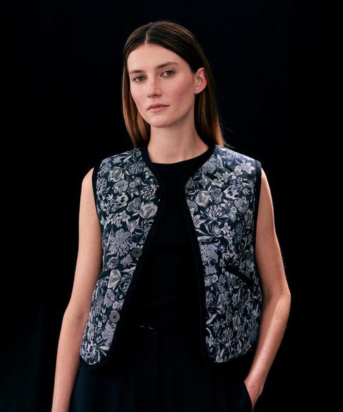 LAVENHAM(ラベンハム)の「Black Edition Jacquard Cropped Thornham Womens / ブラック エディション ジャカード クロップド ソーンハム ウィメンズ(ベスト・レディース・ブラック・8/10/12)」の1枚目の写真