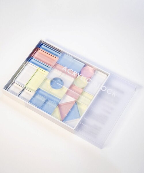 BIRTHDAY BAR(バースデイバー)の「macaron アクリルブロック(おもちゃ・キッズ・クリア・0)」の2枚目の写真