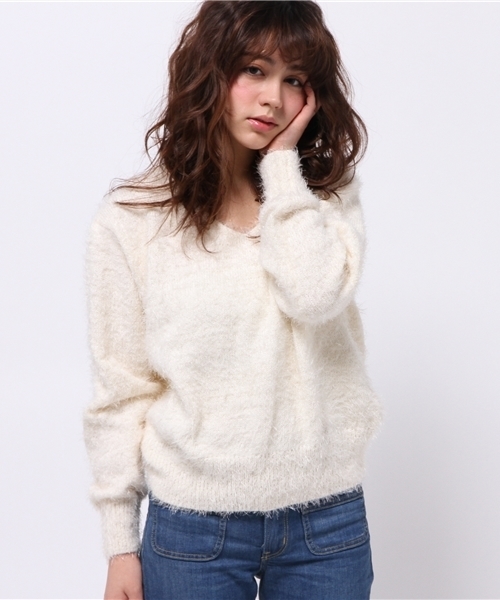 one after another NICE CLAUP（ワンアフターアナザーナイスクラップ）の「【mer 3月号掲載　ナイスクラップ】春のふわふわＶネックニット（ニット/セーター・レディース・ピンク/ライトグレー/ブラック/アイボリー・FREE）」の2枚目の写真