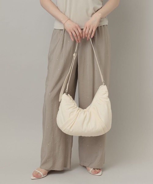 A part by（アパートバイ）の「アシメナイロンショルダー（ショルダーバッグ・レディース・ブラック/ライトベージュ・FREE）」の8枚目の写真