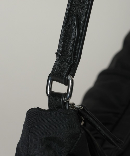 A part by（アパートバイ）の「アシメナイロンショルダー（ショルダーバッグ・レディース・ブラック/ライトベージュ・FREE）」の14枚目の写真