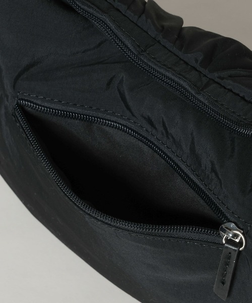 A part by（アパートバイ）の「アシメナイロンショルダー（ショルダーバッグ・レディース・ブラック/ライトベージュ・FREE）」の17枚目の写真