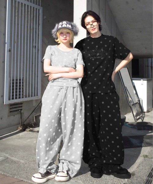 sedacle（セダクル）の「アソートアップリケ柄Tシャツ（Tシャツ/カットソー・レディース・ホワイト/ブラック/チャコールグレー/グレー・LARGE/MEDIUM/SMALL/X-SMALL）」の6枚目の写真