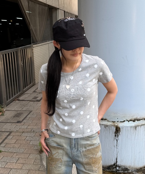 sedacle(セダクル)の「アソートアップリケ柄Tシャツ(Tシャツ/カットソー・レディース・ホワイト/ブラック/チャコールグレー/グレー・LARGE/MEDIUM/SMALL/X-SMALL)」の10枚目の写真