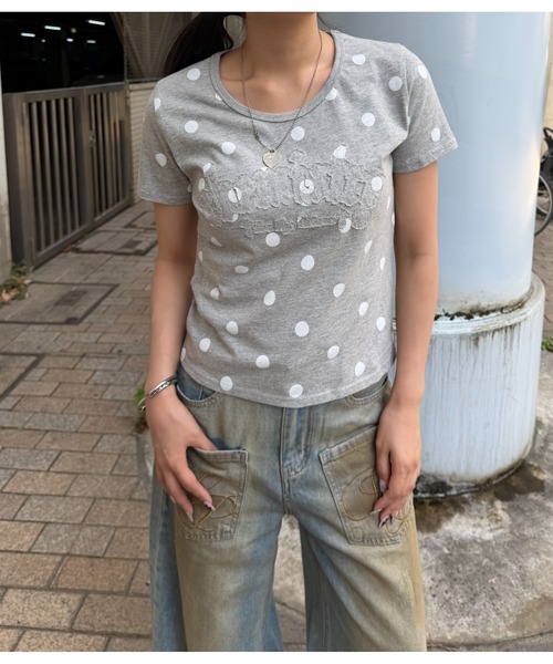 sedacle(セダクル)の「アソートアップリケ柄Tシャツ(Tシャツ/カットソー・レディース・ホワイト/ブラック/チャコールグレー/グレー・LARGE/MEDIUM/SMALL/X-SMALL)」の12枚目の写真
