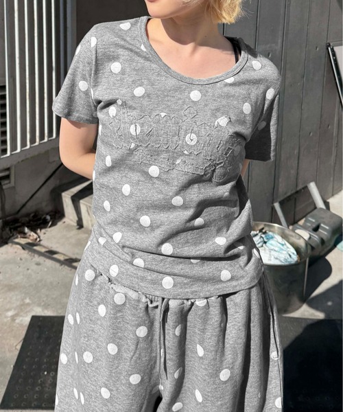 sedacle(セダクル)の「アソートアップリケ柄Tシャツ(Tシャツ/カットソー・レディース・ホワイト/ブラック/チャコールグレー/グレー・LARGE/MEDIUM/SMALL/X-SMALL)」の13枚目の写真