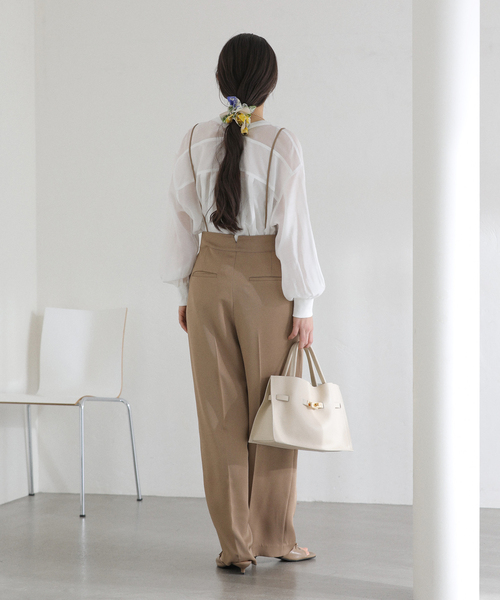 La TOTALITE（ラトータリテ）の「【洗える】Vネックシアーシャツ（シャツ/ブラウス・レディース・ホワイト/バーガンディー/ブルー・FREE）」の6枚目の写真