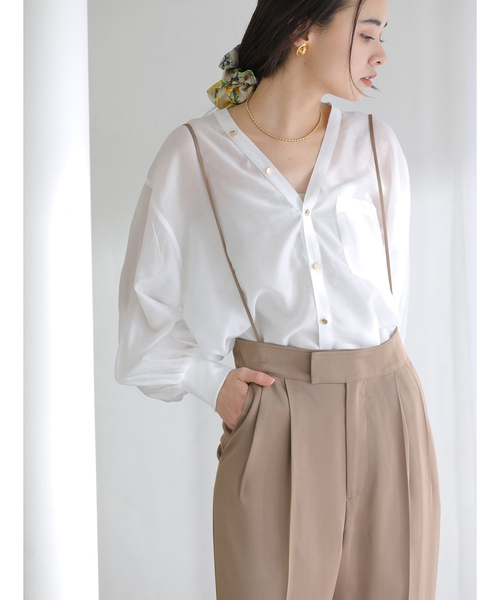 La TOTALITE（ラトータリテ）の「【洗える】Vネックシアーシャツ（シャツ/ブラウス・レディース・ホワイト/バーガンディー/ブルー・FREE）」の7枚目の写真