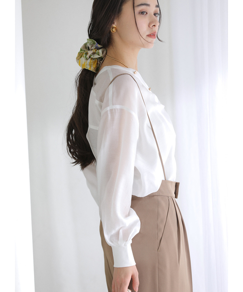 La TOTALITE（ラトータリテ）の「【洗える】Vネックシアーシャツ（シャツ/ブラウス・レディース・ホワイト/バーガンディー/ブルー・FREE）」の8枚目の写真