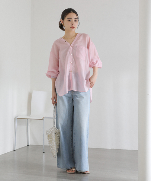 La TOTALITE（ラトータリテ）の「【洗える】Vネックシアーシャツ（シャツ/ブラウス・レディース・ホワイト/バーガンディー/ブルー・FREE）」の16枚目の写真