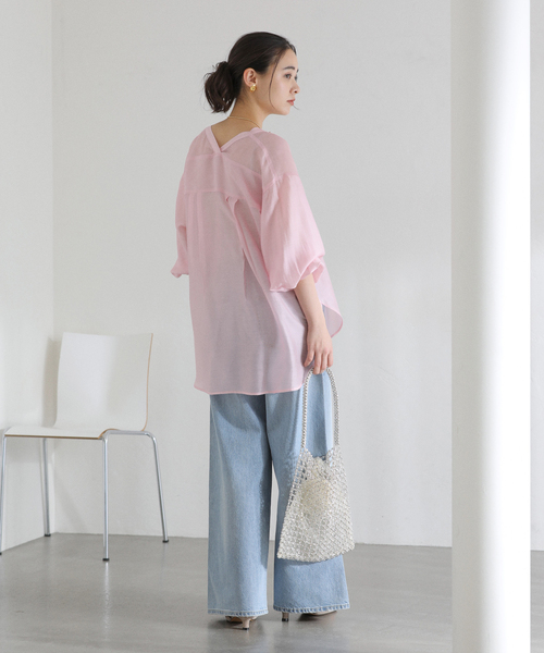 La TOTALITE（ラトータリテ）の「【洗える】Vネックシアーシャツ（シャツ/ブラウス・レディース・ホワイト/バーガンディー/ブルー・FREE）」の18枚目の写真