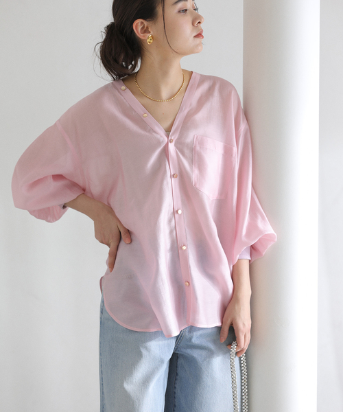 La TOTALITE（ラトータリテ）の「【洗える】Vネックシアーシャツ（シャツ/ブラウス・レディース・ホワイト/バーガンディー/ブルー・FREE）」の20枚目の写真