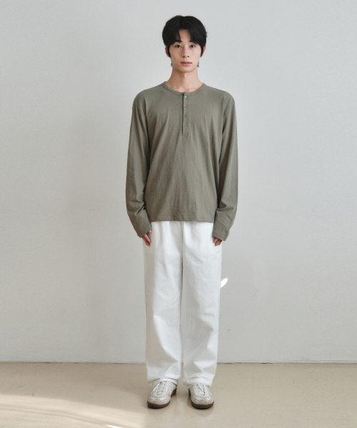 WEDNESDAY OASIS(ウェンズデーオアシス)の「ブリーズ ヘンリーネック ロングスリーブTシャツ_KHAKI(W26TP02)(Tシャツ/カットソー・メンズ・カーキ・MEDIUM/LARGE)」の3枚目の写真