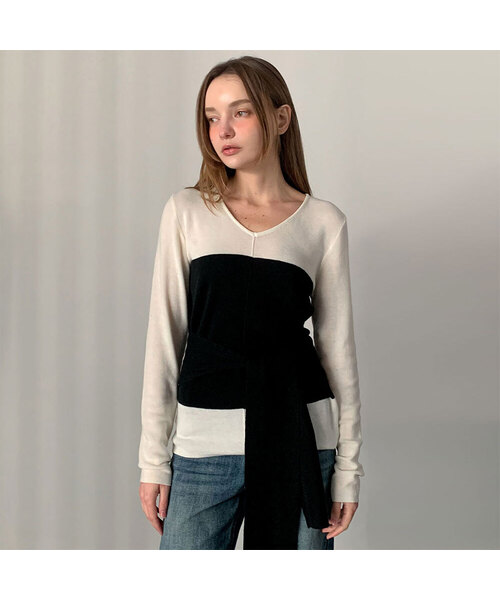 VASCARA(バスカラ)の「Milla Color Block V-neck Knit (2colors)(ニット/セーター・レディース・グレー/ブラック・FREE)」の1枚目の写真