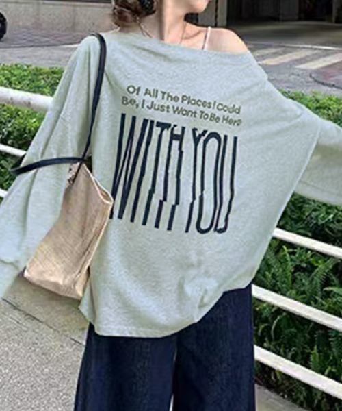 Songe(ソンジュ)の「ビックプリント2WAYオフショルダーロンT(Tシャツ/カットソー・レディース・グレー/レッド・FREE)」の3枚目の写真