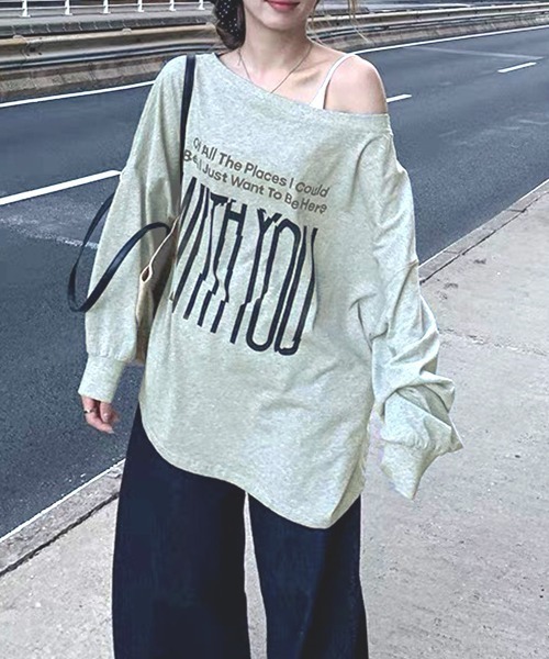 Songe(ソンジュ)の「ビックプリント2WAYオフショルダーロンT(Tシャツ/カットソー・レディース・グレー/レッド・FREE)」の4枚目の写真