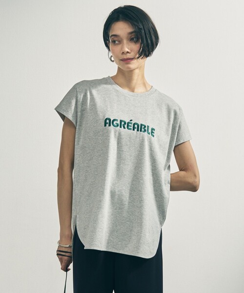 UNFILO(アンフィーロ)の「【新色追加】BEAUTY FORM-T cotton ロゴ フレンチスリーブ Tシャツ(Tシャツ/カットソー・レディース・アイボリー系1/ネイビー系1/ライトイエロー系1/ライトグレー系1/ホワイト系1/ベージュ系1/グレー系2/ホワイト系2・LARGE/MEDIUM/SMALL)」の3枚目の写真