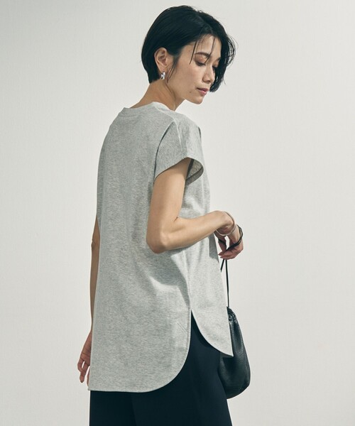 UNFILO(アンフィーロ)の「【新色追加】BEAUTY FORM-T cotton ロゴ フレンチスリーブ Tシャツ(Tシャツ/カットソー・レディース・アイボリー系1/ネイビー系1/ライトイエロー系1/ライトグレー系1/ホワイト系1/ベージュ系1/グレー系2/ホワイト系2・LARGE/MEDIUM/SMALL)」の11枚目の写真