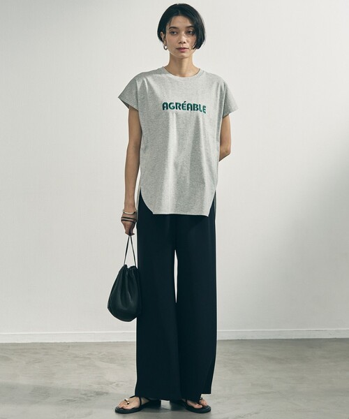 UNFILO(アンフィーロ)の「【新色追加】BEAUTY FORM-T cotton ロゴ フレンチスリーブ Tシャツ(Tシャツ/カットソー・レディース・アイボリー系1/ネイビー系1/ライトイエロー系1/ライトグレー系1/ホワイト系1/ベージュ系1/グレー系2/ホワイト系2・LARGE/MEDIUM/SMALL)」の9枚目の写真