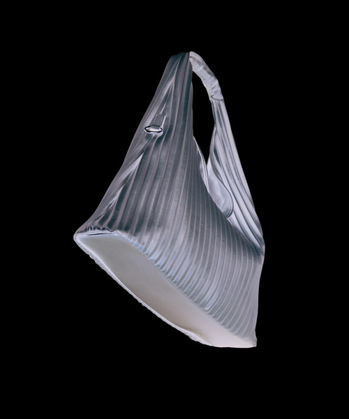 Knuth Marf(クヌースマーフ)の「Knuth Marf/クヌースマーフ leather pleats bag(ショルダーバッグ・レディース・シルバー/ブラック・FREE)」の9枚目の写真