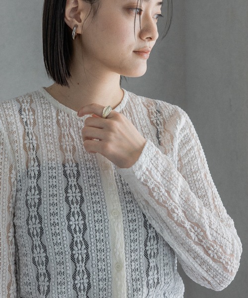 A part by(アパートバイ)の「カットレースカーディガン(カーディガン/ボレロ・レディース・ブラック/オフホワイト/ベージュ系その他・FREE)」の2枚目の写真