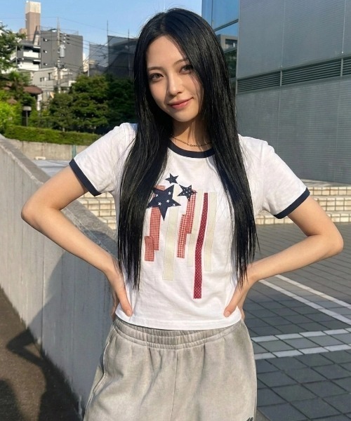 MAHAGRID（マハグリッド）の「『mahagrid/マハグリッド』 FLAG APPLIQUE RINGER CROP TEE/フラッグ アップリケ リンガー クロップ Tシャツ（Tシャツ/カットソー・レディース・グレー/チャコールグレー/ホワイト・XS）」の6枚目の写真