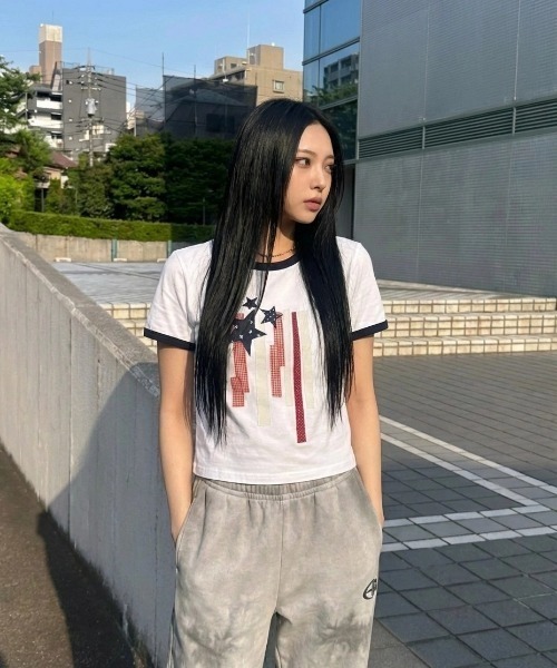 MAHAGRID（マハグリッド）の「『mahagrid/マハグリッド』 FLAG APPLIQUE RINGER CROP TEE/フラッグ アップリケ リンガー クロップ Tシャツ（Tシャツ/カットソー・レディース・グレー/チャコールグレー/ホワイト・XS）」の7枚目の写真