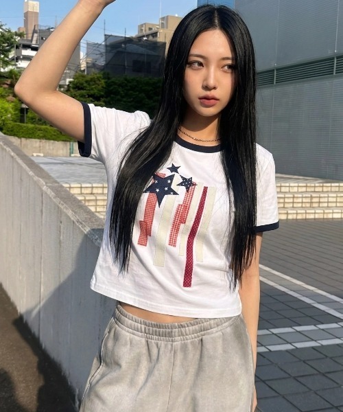MAHAGRID（マハグリッド）の「『mahagrid/マハグリッド』 FLAG APPLIQUE RINGER CROP TEE/フラッグ アップリケ リンガー クロップ Tシャツ（Tシャツ/カットソー・レディース・グレー/チャコールグレー/ホワイト・XS）」の5枚目の写真