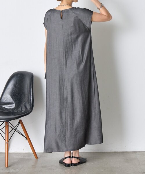 Jena espace merveilleux(ジェナ エスパスメルヴェイユ)の「フレンチスリーブギャザーワンピ(ワンピース・レディース・ブラック/ブルー・FREE)」の12枚目の写真