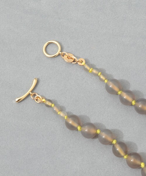 grace grace （グラスグラス）の「【grace grace/グラスグラス】カラーヤーンノット天然石ネックレス（ネックレス・レディース・ライトグレー・FREE）」の5枚目の写真