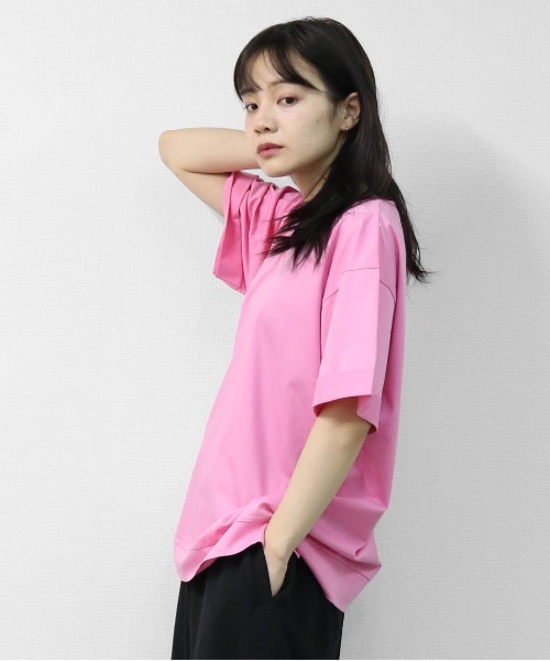 THE CELL.（ザセルドット）の「接触冷感ドライタッチコットン　ロールアップオーバーサイズTシャツ　DRY-TOUCH COOL COTTON ROLL-UP OVERSIZED TEE（Tシャツ/カットソー・レディース・ブラック/チャコールグレー/オフホワイト/ピンク・FREE）」の19枚目の写真
