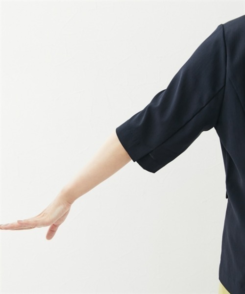 7days Life Styling(セブンデイズライフスタイリング)の「【接触冷感/UVカット】シアーノーカラー5分袖ジャケット(洗濯機OK)(カバーオール・レディース・ブラック/アイボリー・3L/LL/L/M/S)」の11枚目の写真