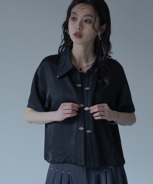 VACANCY（ヴァカンシー）の「チャイナボタンハーフスリーブシャツ（シャツ/ブラウス・レディース・ダークグリーン/ホワイト/ブラック・FREE）」の13枚目の写真