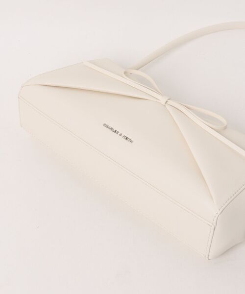CHARLES & KEITH（チャールズ & キース）の「Hazel ヘーゼル ボウパネル ショルダーバッグ（ショルダーバッグ・レディース・クリーム/ピンク系その他3・M）」の11枚目の写真